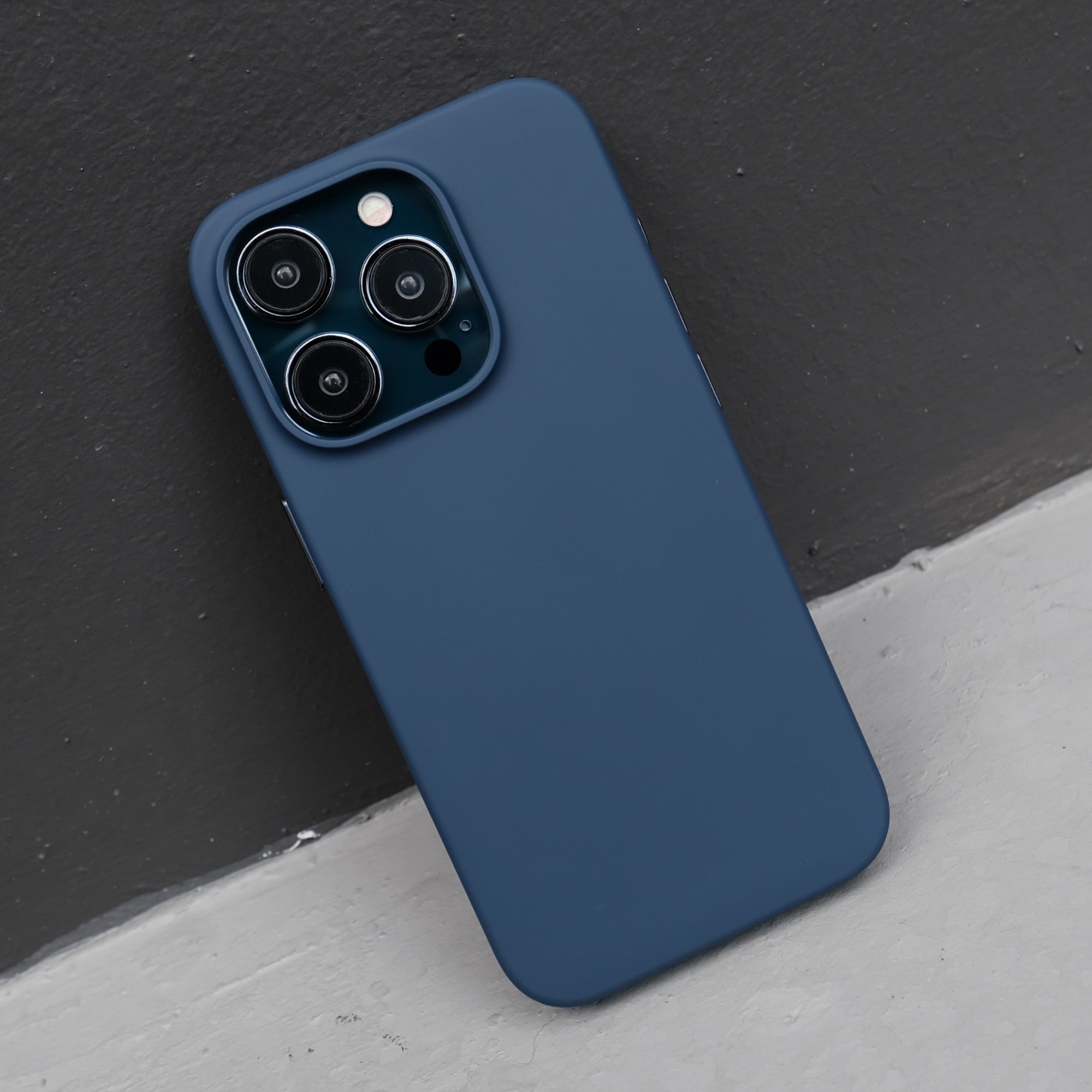 totallee Thin iPhone 15 Pro Case | Navy Blue