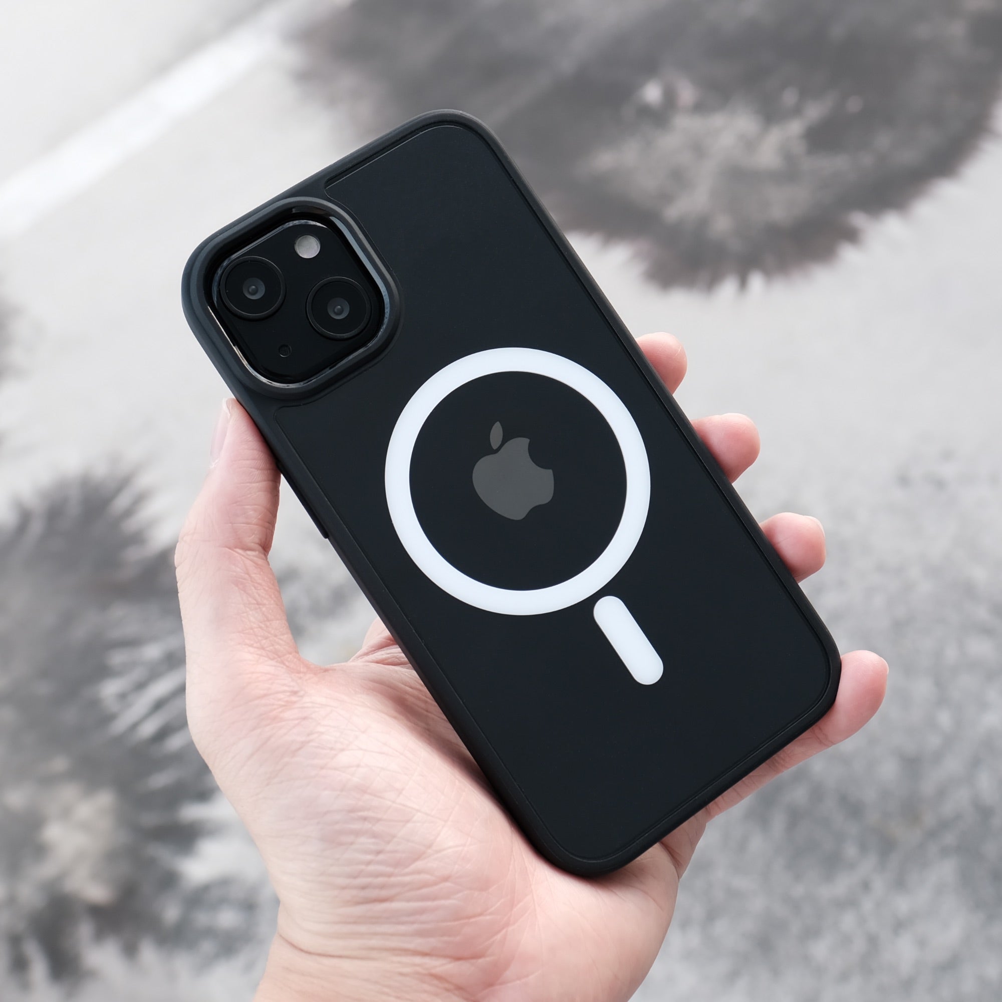 Sheath  Minimalist, shock-absorbing iPhone 13 case (MagSafe